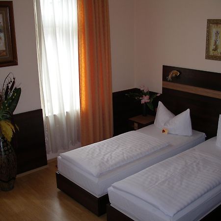 Hotel Elbe Street 34 Frankfurt am Main Bagian luar foto