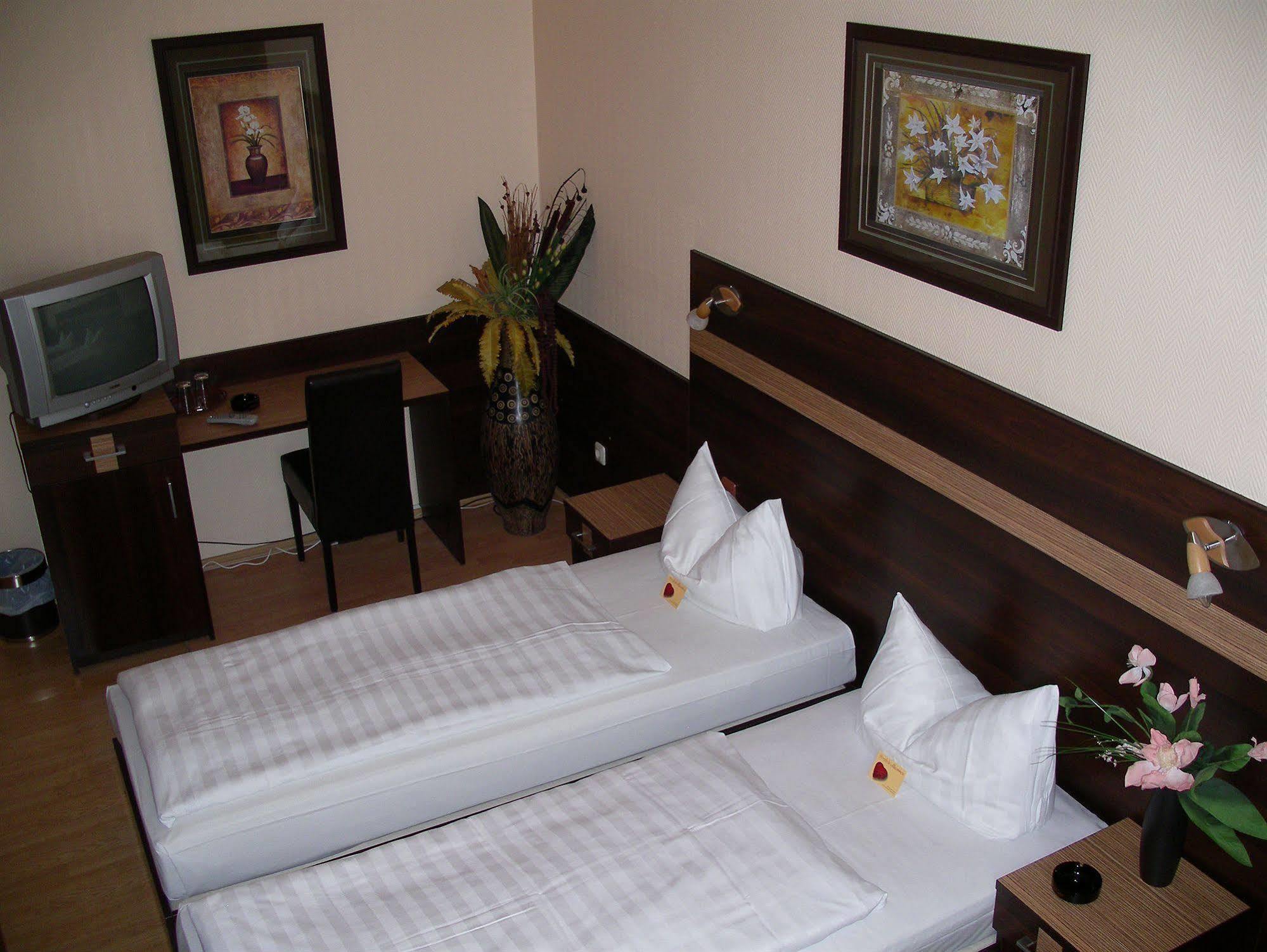 Hotel Elbe Street 34 Frankfurt am Main Bagian luar foto